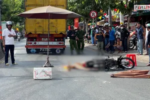 Video: Xe container cán tử vong người đàn ông đi xe máy