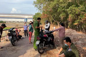 Video: Nam nhân viên tử vong trong tư thế treo cổ ở vườn tràm