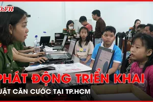 Triển khai Luật Căn cước tại TP.HCM: Nhiều phụ huynh hào hứng đưa con em đi làm căn cước