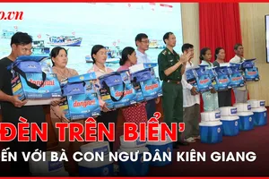 Chương trình ‘Đèn trên biển' đến với bà con tỉnh Kiên Giang