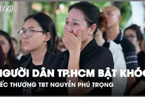 TP.HCM: Người dân bật khóc tại lễ truy điệu Tổng Bí thư Nguyễn Phú Trọng