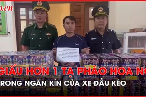 Tài xế giấu hơn 1 tạ pháo hoa nổ trong ngăn kín của xe đầu kéo