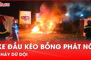 Xe đầu kéo bốc cháy dữ dội khi đang đậu 
