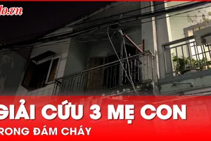 Giải cứu 3 mẹ con trong căn nhà bị cháy