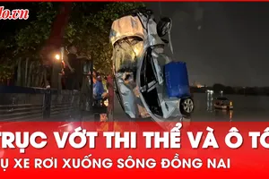 Cận cảnh trục vớt xe cùng thi thể cô gái vụ ô tô rơi xuống sông Đồng Nai