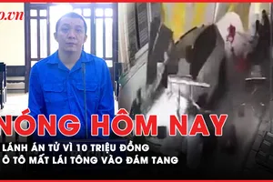 Nóng hôm nay: Bí mật trong cốp xe chứa túi nilon màu đen; Ô tô mất lái lao thẳng vào đám tang