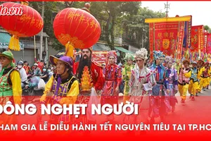 Video: Hàng nghìn người tham gia lễ diễu hành Tết Nguyên tiêu tại TP.HCM 