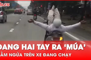 Xác minh clip người liều lĩnh nằm ngửa, thả hai tay khi xe đang chạy