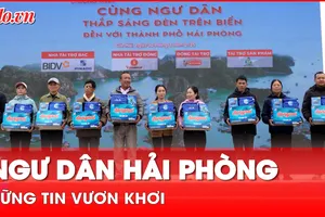 Chương trình 'Cùng ngư dân Thắp sáng đèn trên biển' đến với ngư dân Hải Phòng