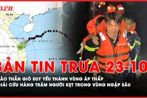 Bản tin trưa 23-10: Bão Thần Gió suy yếu thành vùng áp thấp, trút mưa rất to ở miền Trung; Hàng trăm người được giải cứu khỏi vùng ngập sâu do mưa lớn ở TP.HCM 