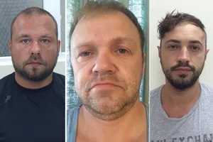 Tạm giam ba người Nga dùng thẻ giả rút tiền 