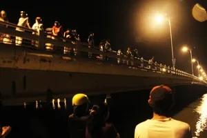 Lật thuyền, một thanh niên mất tích sau bữa nhậu giữa sông 