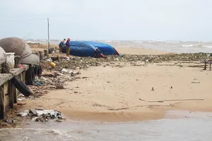 Cửa biển lớn nhất Phú Yên bị dịch chuyển hơn 200 m