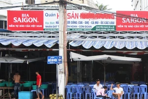 Quán ăn đuổi du khách chưa được chứng nhận vệ sinh thực phẩm