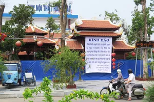 Cho hai chủ nhà hàng xây dựng không phép tự tháo dỡ