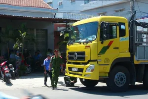 Nữ sinh viên thiệt mạng vì bị cuốn vào gầm xe tải 