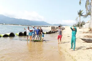 Cửa sông sạt lở, Phú Yên ban bố tình trạng khẩn cấp