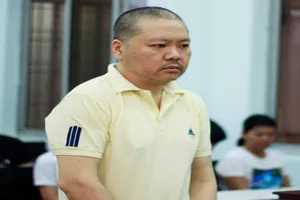 Dùng thẻ giả rút tiền, 1 người TQ bị phạt 10 năm tù