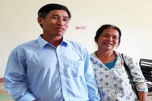 Thầy giáo bị giam oan đi dạy học trở lại