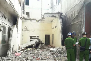 Sập sàn bê tông, 1 công nhân bị đè chết