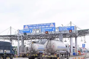 Công an xử lý vụ xe bồn chặn trạm thu phí để đòi nợ