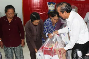 Cháy 70 căn nhà ở Nha Trang: Hỗ trợ người dân ăn tết​