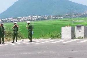 Một nhân viên ngân hàng tẩm xăng tự thiêu