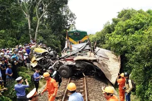 Khởi tố nhân viên đường sắt không đóng gác chắn 