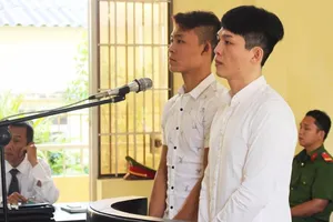 Phiên tòa rối loạn vì bị cáo… đủ 18 tuổi