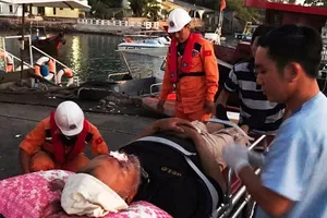 Cứu 1 thủy thủ Philippines bị nạn 