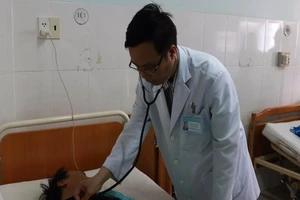 10 người nhập viện cấp cứu sau khi ăn lẩu cá biển