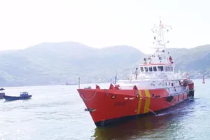 Cứu ba ngư dân Bình Định bị nạn 