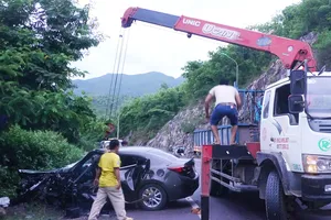 Tài xế xe 4 chỗ tử vong trong cabin sau cú tông 