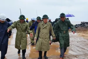 Phó Thủ tướng đến Nha Trang chỉ đạo ứng phó bão số 12