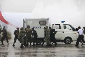 Gần 1.000 người diễn tập chống khủng bố tại Cam Ranh