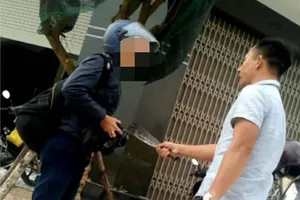 Khởi tố người đàn ông cầm dao phay dọa giết phóng viên