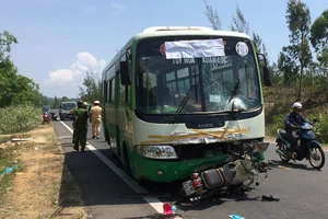 Cô gái trẻ bị xe buýt tông chết