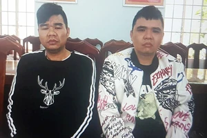 Bắt 2 anh em người Trung Quốc bị truy nã đặc biệt 