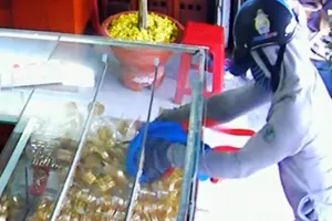 Chủ tiệm vàng bị tấn công, cướp hơn 2 tỉ đồng