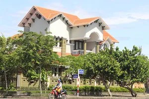 Cử tri Phú Yên chất vấn gay gắt chuyện 'đất vàng'