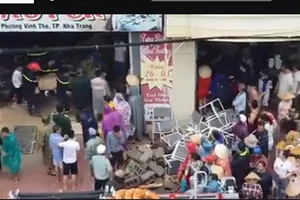  Sập tường quán phở, 2 người chết, 1 người bị thương