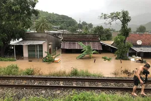 Đường sắt qua Khánh Hòa, Ninh Thuận tê liệt do ngập sâu