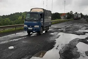 Bộ GTVT kiểm tra hư hỏng quốc lộ 1 đoạn qua Phú Yên