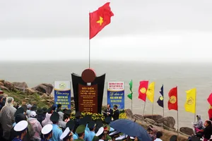 Chào cờ đón năm mới 2019 ở điểm cực Đông Tổ quốc