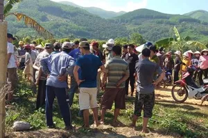 Vướng hàng rào nhiễm điện, hai vợ chồng chết thảm