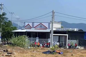 Nghi án chồng đâm chết vợ rồi tự sát