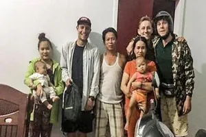 Nhờ con đăng facebook trả lại của rơi cho du khách Anh