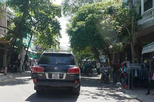 Xe Lexus lao vào đám tang ở Quy Nhơn do một công ty đăng ký