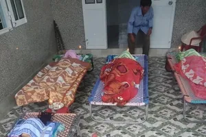 4 người trong gia đình tử nạn khi bắt ốc trên vịnh Cam Ranh