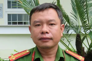 Khởi tố trung tá công an tự viết thêm vào biên bản hỏi cung